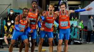 4x400m estafette team met Jochem Dobber van AV SUOMI