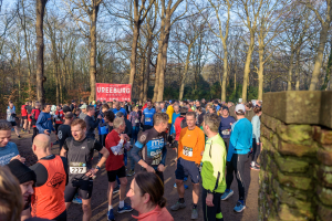 Wachtend in de zon op de start